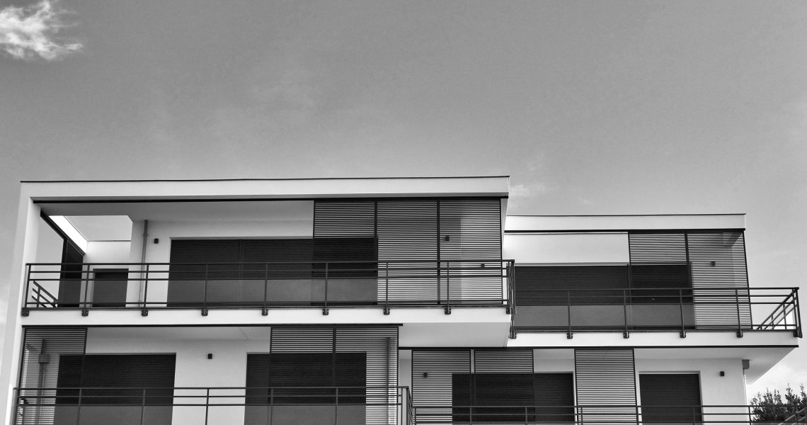 Moderne woning met plat dak: design, voordelen en complete gids