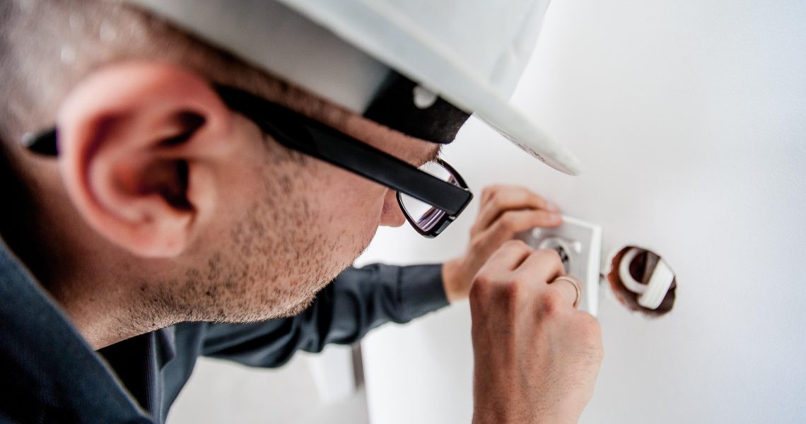 Remise aux normes électriques : pourquoi c&rsquo;est crucial pour votre sécurité